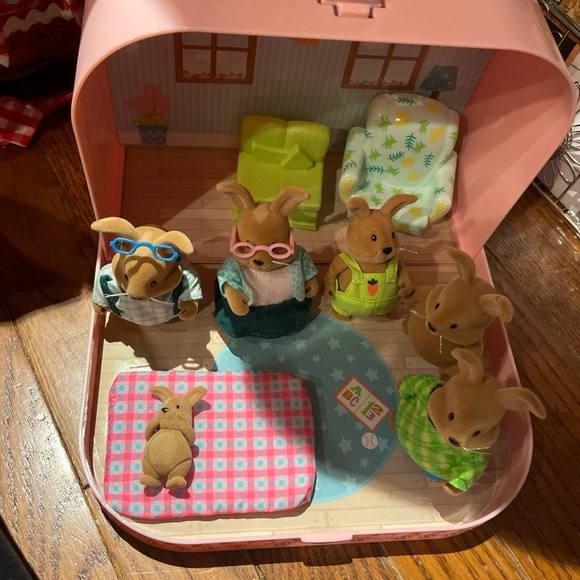 Li’l Travel suitcase 6 cottontail rabbits with chairs - Picture 1 of 13